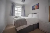 The Robin Coach House by RentMyHouse Hotels near Violette Szabo GC Museum