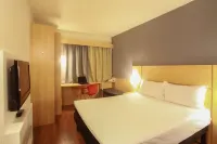ibis Joinville Hôtels à proximité de : Casa da Memória e Cemitério do Imigrante de Joinville
