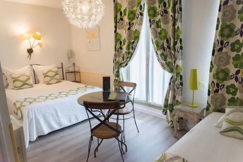 Hotel Toppin Hotels in Plan-d'Orgon