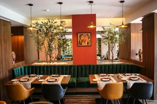 آدم للأجنحة الفندقية تناول الطعام Photos