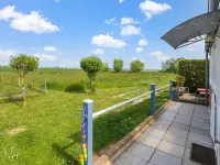 在殷澤普Germany的舒適小屋，靠近海灘