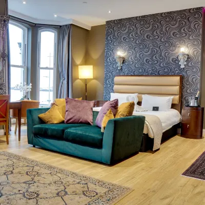Halvard Hotel Hotels near Douglas Train Station