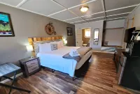 Buffalo Lodge Bicycle Resort - Amazing Access to Local Trails & the Garden