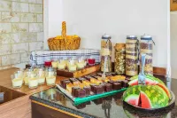 Iris Hotel - breakfast