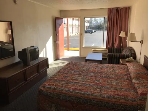Flagship Inn