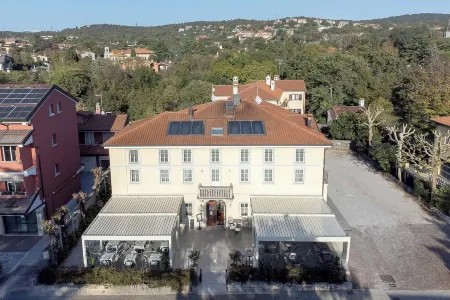 Hotel Eden Отели в г. Duino