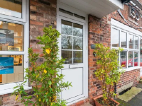 Modern Living 2 Bedroom Apartment South Wilmslow Hotels in Wilmslow