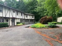 Las Flores Villa Hôtels à : New Milford