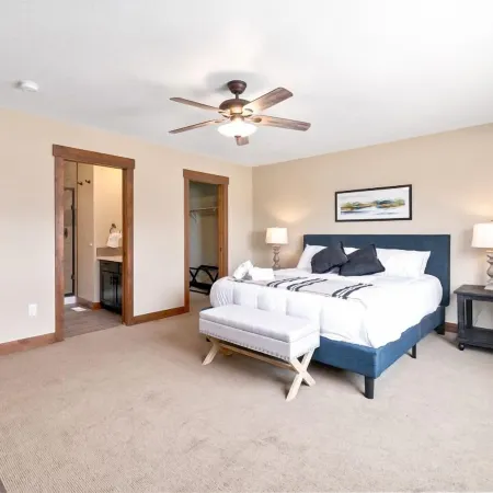 Spectacular Townhome Near Breweries and River District!