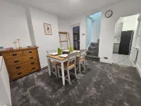 Newly Renovated 2Bed with Garden & Parking