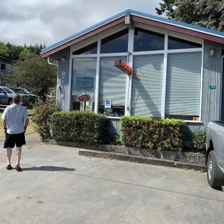Curley's Resort & Dive Center