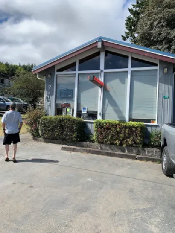 Curley's Resort & Dive Center