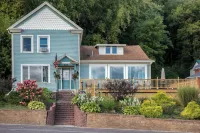 Big River Escape Grandview Manse Hotels in Minneiska