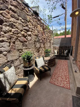 Bisbee Brownstone Suites Отели в г. Бисби