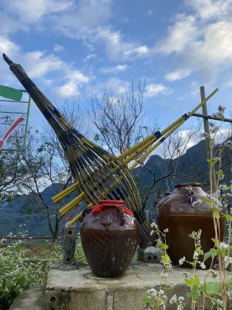 Nha San Ngan Chai Homestay Отели в г. TT. Yen Minh