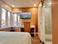 Upgraded Rooms with Bath 7-Min to Subway Near Downsview Rogers Stadium