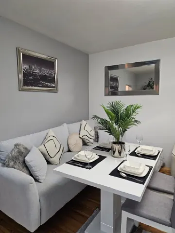 Apartment in Zyrardow 10Min to Suntago Отели в г. Жирардув