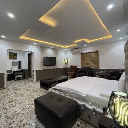 Charlies Place and Suite