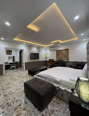 Charlies Place and Suite Hotel a 