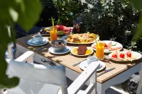 Amara Suites Santorini - Bed and Breakfasts