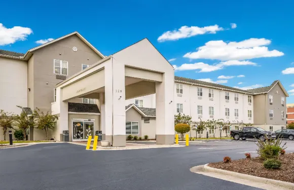 傑克森維爾勒瓊營地附近舒眠套房酒店