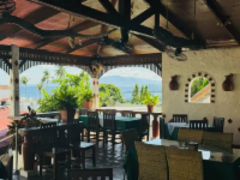 สเตปส์ การ์เด้นรีสอร์ท โรงแรมในเปอร์โตกาเลรา