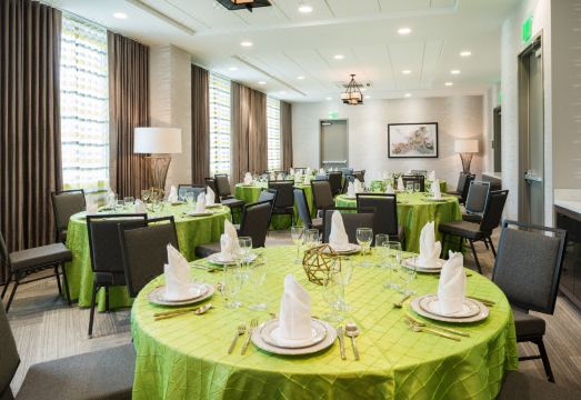 Hampton Inn & Suites