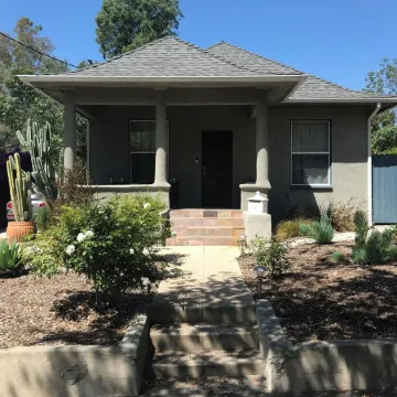 Rosebud: Charming 2-bedroom home in Pasadena