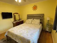 Cozy cottage with natural fire place! Hotels in Huron County