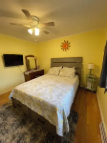 Cozy cottage with natural fire place!