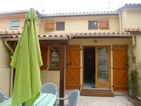 Rental villa 800 meters from the beach in St Pierre la Mer Hotels in Fleury
