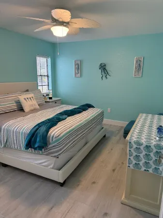 Spacious 4BR Waterfront Home w/ Heated Pool, Dock & Gulf Access, Sleeps 14+ Отели в г. Эрнандо-Бич