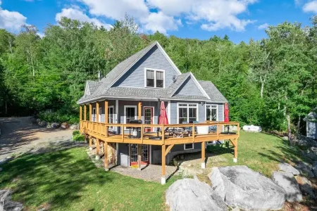 Peaceful & Private Lakefront Home