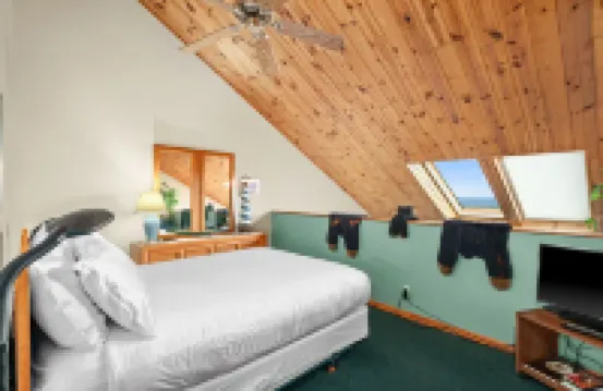 Spectacular view Lake Superior.  Spacious Lakehome on lakeshore, unit #99.