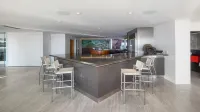 10,000 Sqf Mansion Carved into Camelback - Infinity Pool, Spa, Gym, Rooftop Bar - 5-Star
