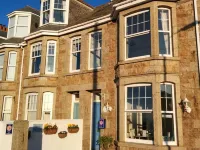 Tregony Guest House Hôtels à proximité de : The Penwith Gallery