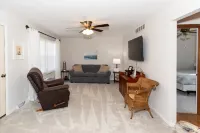 Private Community Near Main Street Activities - Charming Cozy Retreat Hotels in Vermilion