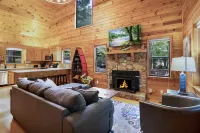 Wood-Burning Fireplace and Toccoa River Views - Enchanting Cozy Haven