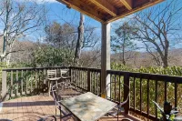 Two bedroom condo on golf course w/level entry + private balcony Hotels in Sugar Mountain