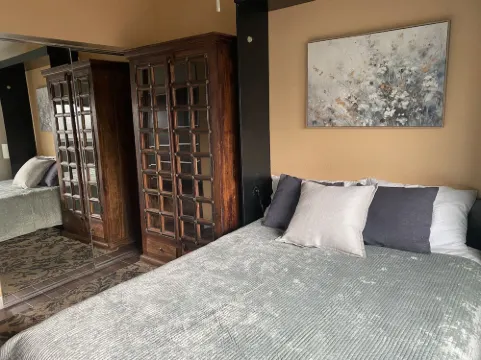 Pool and Jacuzzi in Peaceful Courtyard - Charming Oasis Retreat