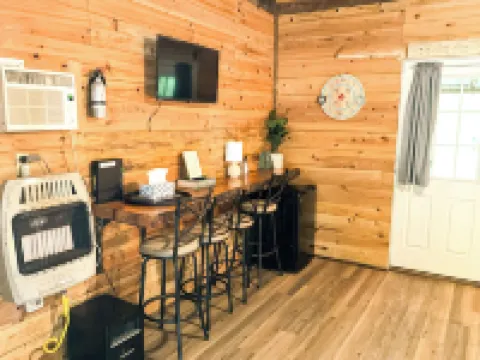"Moon Glow" Cabin - Cozy Climber Retreat in Muir Valley w/ Hot-tub!