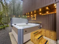 Charming Cabin with Hot Tub and Riverside Fire Pit - Inviting Retreat