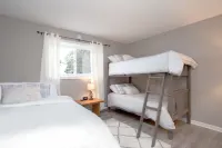 Stunning Mountain Views and Cozy Elegance - Charming Chalet Retreat