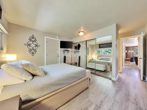 Ski Access and Mountain Biking Trails - Charming Cozy Retreat