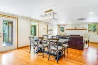 Picturesque home/wedding venue with hot tub, mountain view, WiFi, & Netflix Hotels in Jefferson County