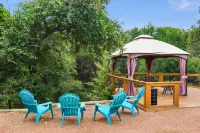 Scenic Outdoor Space and Stone Pizza Oven - Charming Inviting Oasis