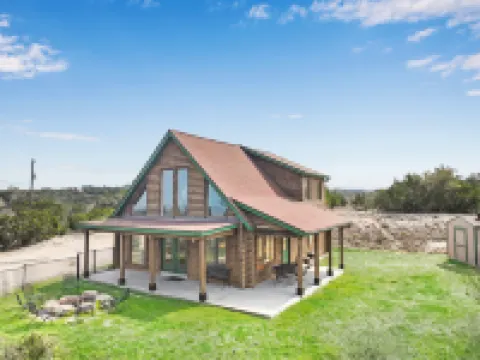 Rustic Escape with Stunning Views and Cozy Charm - Serene Log Home Retreat