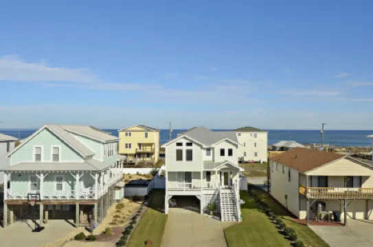 Private Pool and Luxurious Master Suites - Elegant Ocean View Retreat