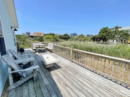 Marsh Views and Cozy Atmosphere - Charming Cottage Retreat