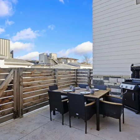 Mountain View Home with King Beds and Rooftop Deck